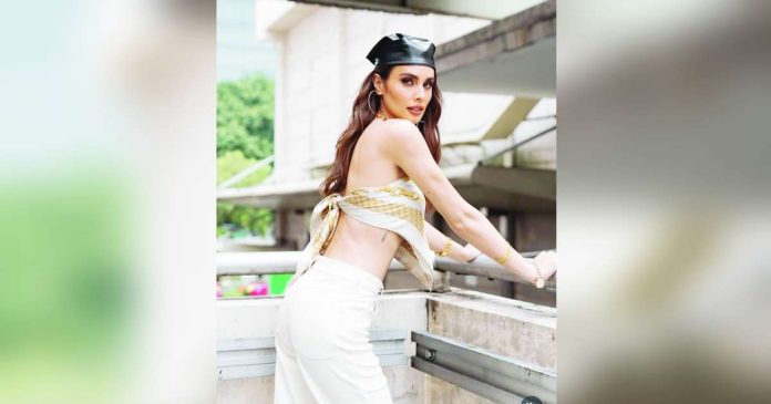 max collins copy_superimposed MAX COLLINS. MAX COLLINS/INSTAGRAM PHOTO