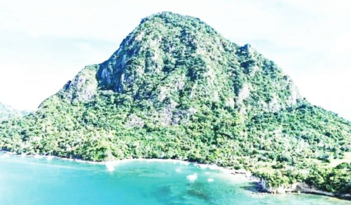 Famed for its towering Mount Pan de Azucar, pristine beaches, vibrant dive sites, and the striking Lumpatan rock formation, Pan de Azucar Island in Concepcion, Iloilo is seen as a natural fit for eco-tourism.