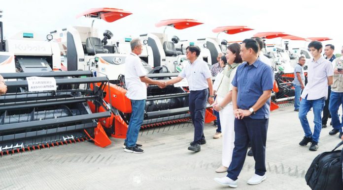 neljoy agri copy President Ferdinand Marcos Jr. personally hands over farm machinery to beneficiaries of Iloilo’s Sta. Monica Farmers Association during the turnover of P37.9 million worth of agricultural and fishing equipment on Aug. 13 in Iloilo City aimed at boosting local food production and improving farmers’ livelihoods. PHOTO FROM BLAITA HALIN SA KAPITOLYO