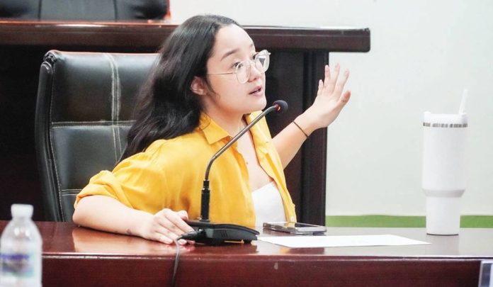 “Bal-an ta man two years are not enough. Subong pa lang ang aton mga projects, especially given sa akon barangay manug-manifest pa lang ina, wala pa gani naumpisa,” says Liga ng mga Barangay (LNB) Iloilo president and ex-officio Provincial Board member Amalia Victoria Debuque. She supports the postponement of the barangay and Sangguniang Kabataan elections to November 2026. NELJOY GALIGAO/PN