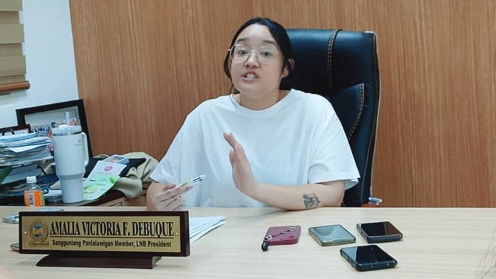 “The Provincial Liga Office is committed to providing essential medical and burial assistance to all barangay officials across the province of Iloilo. This initiative demonstrates our dedication to ensuring that our barangay officials receive timely and effective support without the burden of lengthy and complicated application processes,” says Liga ng mga Barangay Iloilo Chapter president and ex-officio Provincial Board member Amalia Victoria Debuque. NELJOY GALIGAO/PN