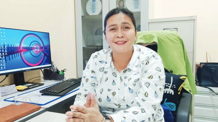 “Under the Universal Healthcare Law, ang policy nga gina-follow naton is no co-payment, parehas man siya ang intention sa Zero Balance Billing. Meaning sina nga kon magsulod kita sa isa ka hospital, basic or ward accommodation, wala kita sang pagabayaran. Aton lang requirements, dapat confined sa basic or ward accommodation,” says Janimhe Jalbuna, head of the Public Affairs Unit of the Philippine Health Insurance Corporation (PhilHealth) in Western Visayas. NELJOY GALIGAO/PN