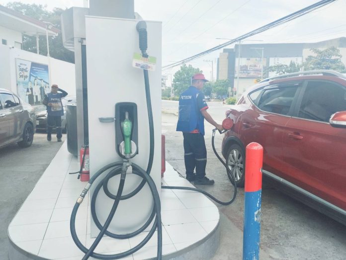 oil prices Fuel prices will again increase today, August 5, 2025 by as much as P1.90 per liter. Photo shows private vehicles refueling at a gasoline station in Pavia, Iloilo on Monday, August 4. PN PHOTO