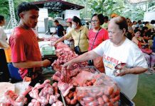 Pork prices to go up in ‘ber’ months Elderly customers buy fresh pork meat and pork by-products at the Kadiwa store of the Bureau of Animal Industry in Diliman, Quezon City. PNA PHOTO BY BEN BRIONES