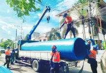 LAYING THE GROUNDWORK. Workers prepare to unload and install a 1000mm polyvinyl-coated (PVCo) pipe as part of the HS Jaro Project — one of Metro Pacific Iloilo Water’s major initiatives under its P800-million pipeline upgrade plan for 2025, aimed at improving water reliability and reducing system losses in Iloilo City.