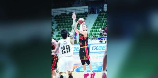Basilan Starhorse Viva Port Masters’ Alex Cabagnot pulls up for a basket. MPBL PHOTO