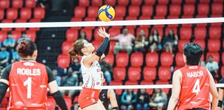 Ilongga Jennifer Nierva of Chery Tiggo Crossovers tosses the ball to a teammate. PVL PHOTO