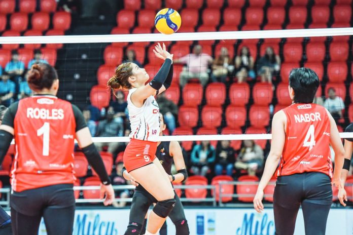 sports Ilongga Ilongga Jennifer Nierva of Chery Tiggo Crossovers tosses the ball to a teammate. PVL PHOTO