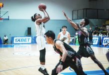 Bacolod Tubo Slashers’ Jaycee Adjei pulls up for a shot against the defense of Gensan Warriors’ Felix Apreku. MPBL PHOTO