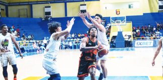 Ilonggo Omar Larupay of Basilan Starhorse Viva Portmasters split against two defenders for an inside hit. MPBL PHOTO
