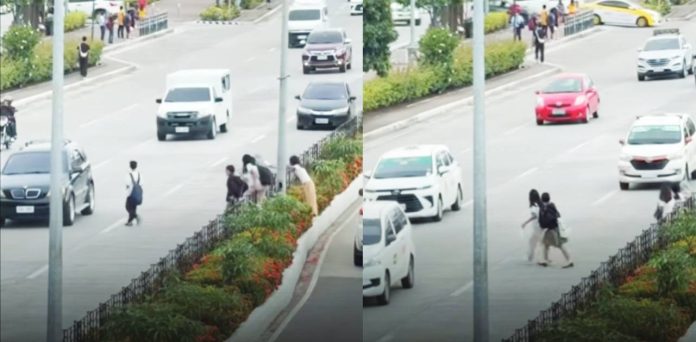 Several students were caught recklessly climbing the fence along the center island of Diversion Road in Mandurriao, Iloilo City on Friday, Aug. 15, 2025. PHOTO COURTESY OF IVAN DUNE ANDRADA/FACEBOOK