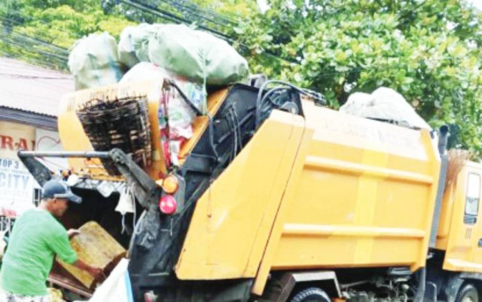 waste monitor Garbage collectors make their rounds in Iloilo City. The city government has begun real-time online monitoring of barangays to ensure compliance with waste diversion and segregation, with possible interventions for non-compliant villages. FILE PHOTO COURTESY OF GENERAL SERVICES OFFICE