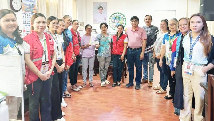 DSWD grants copy Representatives of Sustainable Livelihood Program Associations in Nueva Valencia Guimaras received cash aid from the Department of Social Welfare and Development through its Seed Capital Fund. DSWD-6 PHOTO