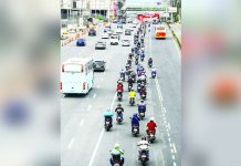 Motorcycle riders stay in their lane along Commonwealth Avenue, Quezon City. Those applying for a professional driver’s license may soon have to undergo additional driving lessons and exams as part of the changes being proposed by the Land Transportation Office to promote road safety. PNA