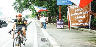 “Bumusina para pagkaka-isa laban sa korapsyon” (Blow your horns for unity against corruption), reads a giant banner near the People Power monument along EDSA in Quezon City. On Sunday, a mass action against corruption was held in various parts of the country. PNA