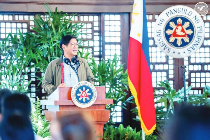 During the “Kumustahan Kasama ang Huwarang Pantawid Pamilya” at Malacañang Palace on Friday, Sept. 26, President Ferdinand Marcos Jr. announced that around PhP36 billion originally allocated for Department of Public Works and Highways’ flood control projects will be realigned to support various programs of the Department of Social Welfare and Development. PCO