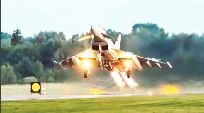A Royal Air Force Typhoon fighter jet takes off. Fighter jets from the United Kingdom will defend Polish airspace after the incursion of Russian drones. UK MINISTRY OF DEFENCE
