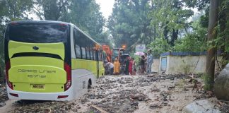 A Ceres bus and several motorists were stranded in Igbarawan, Patnongon on Sept. 26 due to heavy mud flows and rain. The Antique Provincial Disaster Risk Reduction and Management Office advised all commuters and individuals bound for the northern towns to postpone travel for now. PROVINCE OF ANTIQUE PHOTO