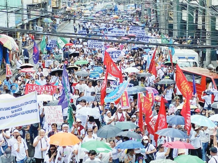 Over 2,500 Bacolodnon protesters, mainly composed of students from various colleges and universities across Bacolod City, representatives from religious groups, human rights organizations, and the legal sector, joined the ‘Trillion Peso March’ against corruption on September 21, 2025. CESAR JOLITO III/WDJ
