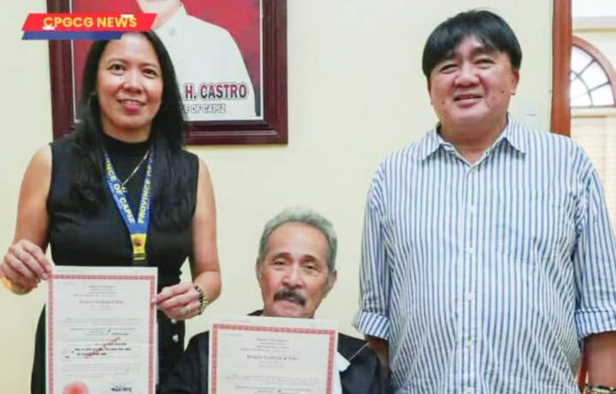 capiz land title copy Capiz’s Gov.Fredenil H. Castro (center) received the long-elusive land title for the historic site of the old provincial capitol, marking a milestone in the province’s governance and heritage. CAPIZ PROV’L GOV’T COMMUNICATIONS GROUP PHOTO