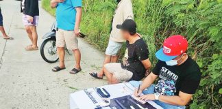 A former village chief (second from right), now employed as a job hire by the local government of Calinog, Iloilo, was arrested during a buy-bust operation on September 25, 2025, in Barangay Baje San Julian, Calinog. IPPO PHOTO