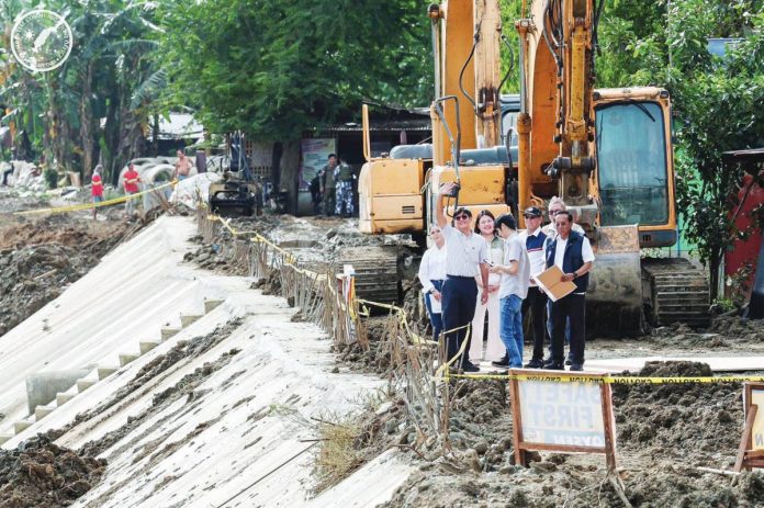President Ferdinand R. Marcos Jr. inspected the ongoing flood control project in Barangay San Isidro, Jaro district during his Iloilo City visit in August. The President was joined by Mayor Raisa Treñas and Congresswoman Julienne Baronda. PCO PHOTO