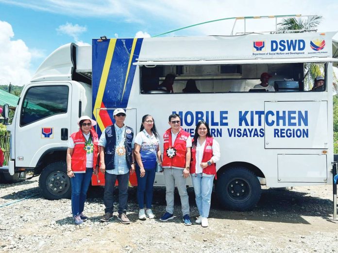 handog_ng_pangulo_copy_resized Aside from distributing family food packs to San Remigio residents on September 13, the Department of Social Welfare and Development also formally launched the first-ever Mobile Kitchen Hot Meals initiative in Antique. PROVINCE OF ANTIQUE PHOTO