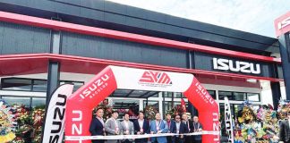 Isuzu Philippines Corporation President Mikio Tsukui and Southern Auto Mart and Trading Corporation President Marc Vincent Tiu led the unveiling of the newly refreshed Isuzu Bacolod dealership — now upgraded to reflect the brand’s Isuzu Outlet Standard design philosophy.