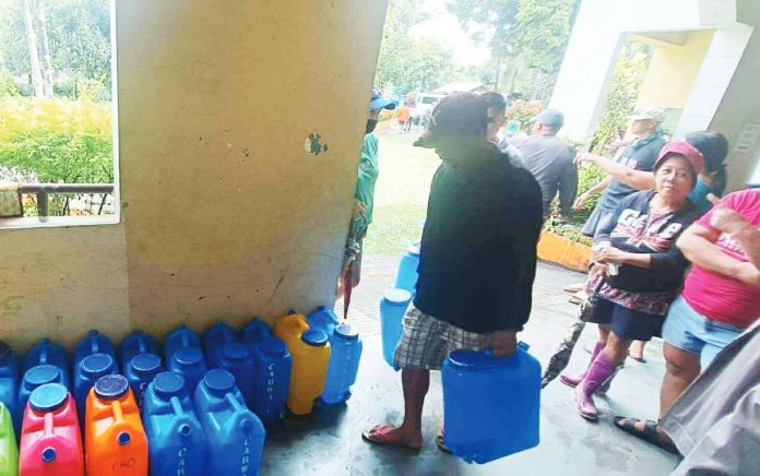 la carlota displaced2 copy The La Carlota City Social Welfare and Development Office distributed food packs and drinking water to all evacuees from barangays San Miguel, Yubo, and Roberto S. Benedicto (RSB) on September 1, 2025. LA CARLOTA CITY PIO PHOTO