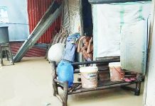 ‘HABAGAT’ FLOODS HIT BARANGAYS: 24/7 ops activated; long-term drainage fix pushed Knee-level floodwaters swamp a household in Barangay Sto. Domingo, Arevalo, Iloilo City, as southwest monsoon rains enhanced by Super Typhoon Nando continue to drench Western Visayas.