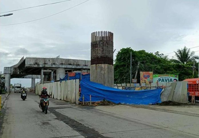 STALLED MONUMENT TO DELAY. The unfinished Aganan Flyover in Pavia, Iloilo stands idle after years of suspension and mounting public frustration. The Department of Public Works and Highways now promises its completion by the last quarter of 2026 with a fresh ₱285-million budget infusion. AJ PALCULLO/PN