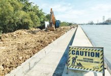 Ongoing works at the flood mitigation project in Bo. Obrero, Lapuz, Iloilo City now face uncertainty after Discaya-owned contractors lost their licenses, leaving the P400-million undertaking in limbo. AJ PALCULLO/PN