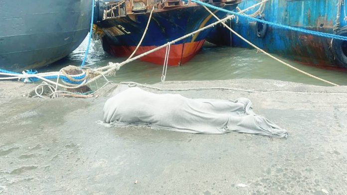 A 44-year-old fisherman from Miag-ao, Iloilo was found floating near the Iloilo Fish Port Complex in Barangay Tanza Baybay, Iloilo City on Sept. 26, 2025. Police said he left home for a fishing trip but failed to return home on Sept. 24. PHOTO COURTESY OF DYRI RMN ILOILO