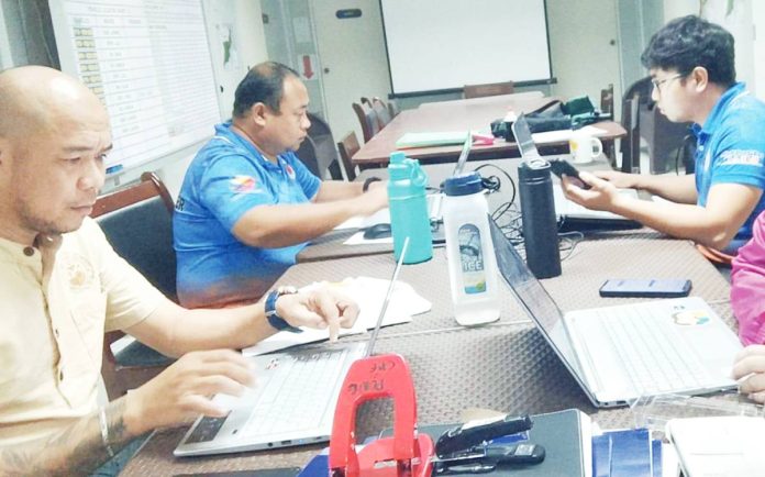 The Iloilo Provincial Civil Defense Operations Center (OpCen) closely monitors the approach of Super Typhoon “Nando”, preparing for possible strong winds and landslides. Although Iloilo is not expected to be directly in the typhoon’s path, residents are urged to remain vigilant and follow safety protocols. On the extreme left is Joerey Porras, supervisor of OpCen. NELJOY N. GALIGAO/PN