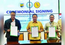 Iloilo’s Gov. Arthur Defensor Jr. (center) seals partnerships with West Visayas State University – College of Agriculture and Forestry (represented by Dr. Joel Araquil Sr., left) and Central Philippine University (represented by Dr. Ernest Howard Dagohoy, right) through the signing of agreements on environmental conservation projects at the Iloilo Provincial Capitol. BALITA HALIN SA KAPITOLYO PHOTO