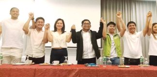Pavia, Iloilo’s Sangguniang Bayan member JP Peñol (fifth from right) raises hands with his slate “Team Da Best PCL Iloilo” as they present a united front ahead of the Philippine Councilors League (PCL) Iloilo Chapter election on September 12, 2025. Peñol is running for president. His vice president is Sangguniang Bayan member Christy Love Custodio-Margarico of Guimbal (sixth from right). NELJOY GLAIGAO/PN