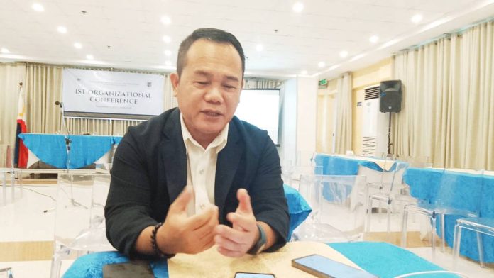 neljoy_literacy_copy_resized “Na-challenge kita sang results sang survey. Na-tag gid ang aton probinsiya nga isa sa may pinakanaba nga functional literacy rate,” says Iloilo Schools Division Superintendent Dr. Ernesto Servillon Jr. To address this concern, the Schools Division conceptualized a community-based literacy recovery program aimed at helping out-of-school youths and adult learners improve reading and numeracy skills. NELJOY N. GALIGAO/PN