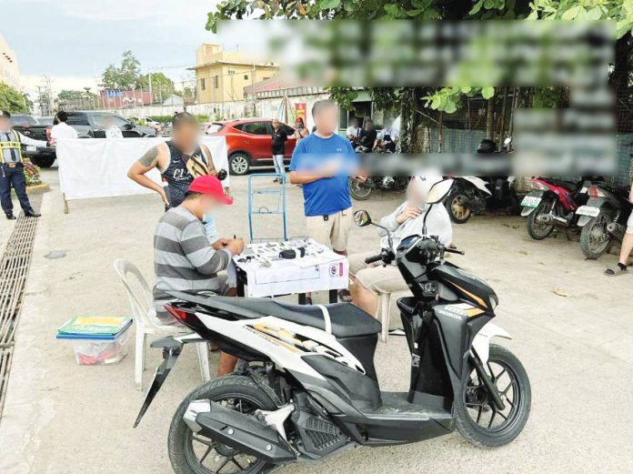 pavia_drug_bust_resized A suspect from Sta. Barbara, Iloilo tagged as a high-value drug target was caught with around P587,000 worth of suspected shabu in an anti-drug operation in Barangay Ungka 2, Pavia town on Sept. 18. IPPO PHOTO