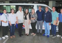 9 LGUs nakatanggap ng PTVs mula sa PAGCOR PAGCOR Chairman and CEO Alejandro H. Tengco (4th from left) poses with the municipal mayors and representatives from the nine LGUs which received new Patient Transport Vehicles from PAGCOR.