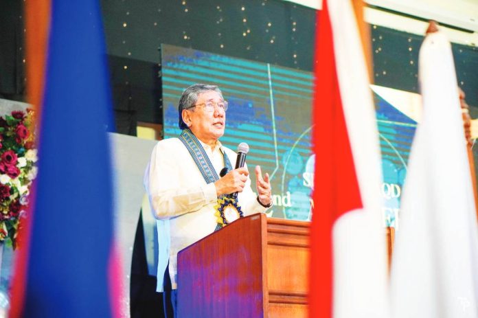 seafdec_resized Dan Baliao was reappointed for fifth term as chief of the Southeast Asian Fisheries Development Center Aquaculture Department. SEAFDEC/AQD PHOTO