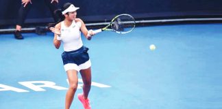 Filipina tennis star Alexandra Eala returns a shot by Hungary’s Panna Udvardy. FACEBOOK PHOTO