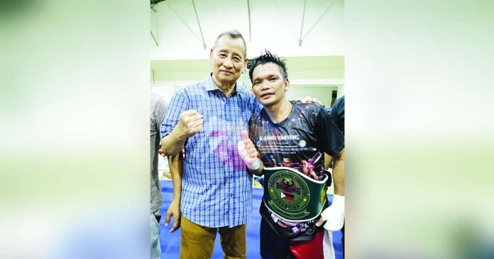 Negrense boxer Renz Rosia with boxing promoter Dante Almario. PHOTO COURTESY OF I'M BOXING FAN FACEBOOK PAGE