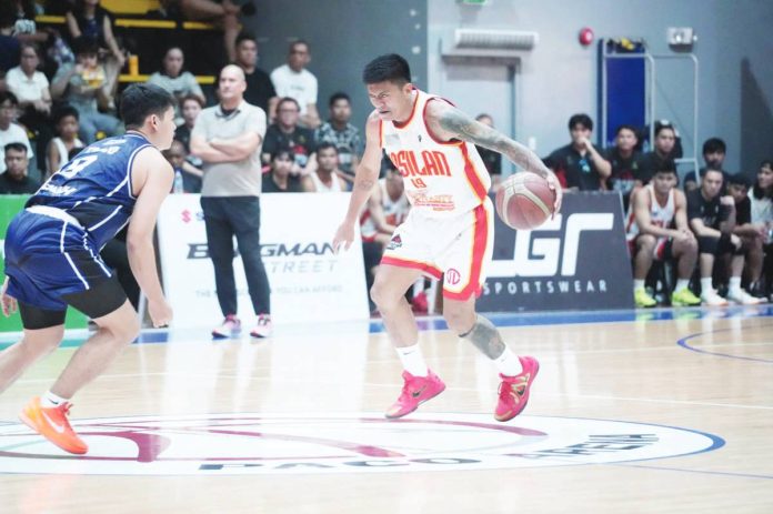 Basilan Viva Portmasters’ Emman Calo tries to blow past a Marikina Shoemasters’ defender. MPBL PHOTO