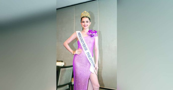 Ahtisa manalo copy_superimposed Miss Universe Philippines Ahtisa Manalo wears a Ulysses Caragayan gown showered with Swarovski crystals, and a crystal-encrusted dragon’s head perched on her left shoulder.
