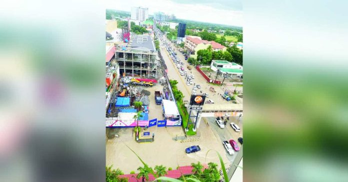 Bacolod flooding copy_superimposed_compressed Flooding and heavy traffic along Lacson Street in Barangay Mandalagan, Bacolod City, on October 14 following prolonged heavy rainfall. JAPTHY DUCAY FB PHOTO