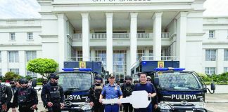 Bacolod City’s Mayor Greg Gasataya turned over two SWAT armored vehicles to the Bacolod City Police Office, led by Colonel Joeresty Coronica, along with the SWAT team, on October 29 at the Bacolod City Government Center grounds. MAE SINGUAY/PN