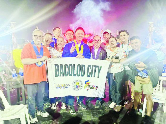 Batang_Pinoy_2026_resized_compressed Philippine Sports Commission chairman John Patrick Gregorio handed the ceremonial Batang Pinoy banner to Atty. Jose Marty Go, Secretary to the Mayor, who represented Mayor Greg Gasataya, during the closing ceremony of the Batang Pinoy 2025 held on Oct. 30, 2025 at General Santos City. MAYOR GREG GASATAYA FB PHOTO