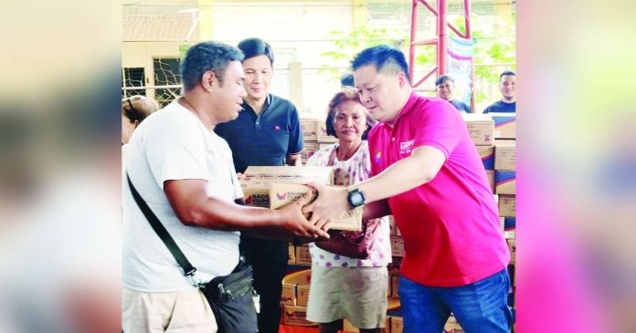 DSWD aid_superimposed Social Welfare and Development (DSWD) Secretary Rex Gatchalian and Roxas City Mayor Ronnie Dadivas personally lead the distribution of Family Food Packs to families affected by Tropical Storm “Ramil” in Barangay Tiza, Roxas City, Capiz, on Oct. 21. MAYOR RONNIE DADIVAS FB PHOTO