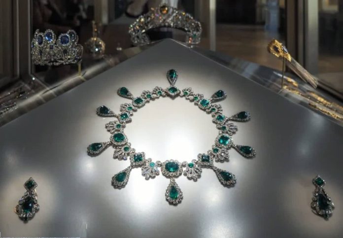This necklace and earrings from the emerald set of Napoleon I’s second wife Empress Marie Louise are among the jewelry items stolen from Louvre museum in Paris, France. GETTY IMAGES