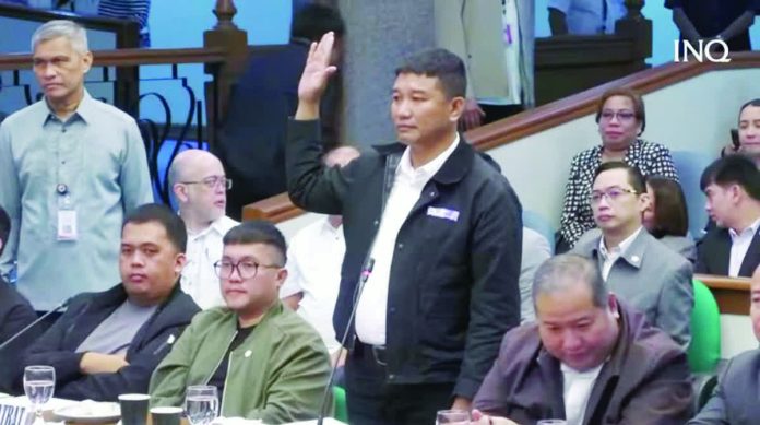 Navy_resized_compressed Orly Guteza takes his oath when he appeared in the Senate Blue Ribbon Committee last month to accuse former lawmaker Zaldy Co and former Speaker Martin Romualdez of receiving cash deliveries. PHILIPPINE DAILY INQUIRER